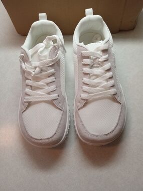 Casual Lightweight Lace-Up Sneakers